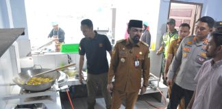 Bupati Al- Farlaky Launching Program Makan Bergizi Gratis di Peudawa