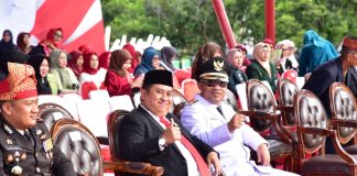 Bobby Kurniawan Wakili Ketua DPRD Bengkalis pada Prosesi Penurunan Bendera HUT ke-80 RI