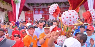 Puluhan Ribu Masyarakat Tumpahruah Saksikan Pawai Alegoris di Payakumbuh