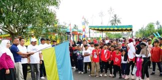 Jalan Sehat Daik Sepincan Meriahkan HUT ke-80 RI, Warga Tumpah Ruah Penuhi Rute