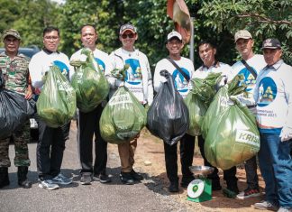 Harbour Energy dan KOMPAK Gelar Sosialisasi dan Aksi Bersih di Air Terjun Temburun
