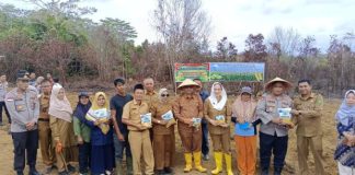 Bupati Cen Sui Lan Tanam Jagung di Bunguran Batubi, Semai Harapan Baru untuk Ketahanan Pangan Natuna