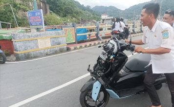 Breaking News: Seorang Pengendara Roda Dua Alami Kecelakaan Tunggal, Tabrak Pagar Trotoar di Jambatan Selayang Pandang II