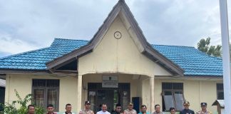 Polres Natuna Salurkan Bantuan Tandon Air untuk Warga Desa Tapau