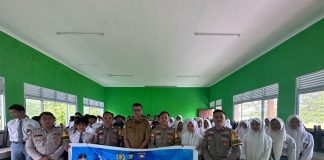 Dekatkan Polisi dengan Pelajar, Bhabinkamtibmas Bunguran Selatan Gelar Police Goes to School di SMAN 1