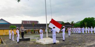 Kasatbinmas Polres Natuna Jadi Irup di SMK Negeri 1 Bunguran Timur, Tanamkan Disiplin dan Semangat Kebangsaan