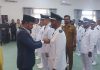 Perdana Bupati Al-Farlaky Lantik Serentak Keuchik di Aceh Timur