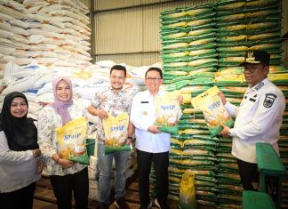 Pj Gubri Bersama Pjs Bupati Bengkalis Tinjau Gudang Bulog, Stok Beras Sampai Akhir Tahun Sudah Terpenuhi