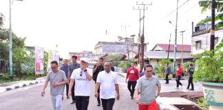 Pjs Bupati Bengkalis Semangat Dampingi Pj Gubri Lakukan Jalan Sehat