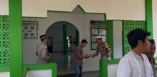 Bhabinkamtibmas Bunguran Tengah Gelar Jumat Berkah di Masjid Baitul Muttaqin