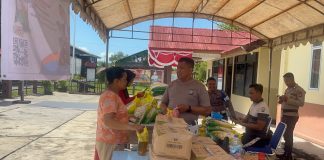 Polsek Daik Lingga Gelar Gerakan Pangan Murah, Ratusan Warga Antusias Dapatkan Bahan Pokok Terjangkau