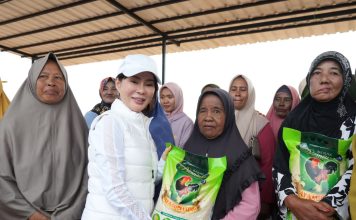 Li Claudia Salurkan Bantuan dan Sumbangan Pembangunan di Rempang Eco City
