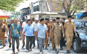 Bupati Al-Farlaky Dukung Pengembangan Pasar Simpang Ulim