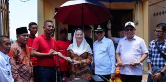 Pemkab Natuna Salurkan Bantuan Peralatan Pemadam untuk Warga Terdampak Kebakaran di Sedanau