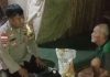 Bhabinkamtibmas Brigpol Dhenes Berbagi Sembako Kepada Warga Kurang Mampu