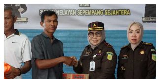 Wakajati Kepri Supervisi di Kejari Natuna, Dilanjutkan Pemberian Life Jacket dan Sembako kepada Kelompok Nelayan