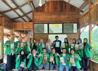 DEMA FTIK IAIN Langsa Serahkan Buku untuk Program Pojok Baca di Desa Rantau Panjang