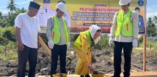 Bupati Natuna Cen Sui Lan Letakkan Batu Pertama Pembangunan RKB TK Negeri 001 Bunguran Timur Laut