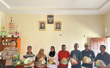 Warga Pena’ah Dapat Bantuan Sembako dari Wakil Ketua DPRD Kepri Harlianto