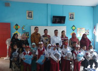 Pemkab Anambas Salurkan 7 Item Perlengkapan Sekolah untuk Siswa Baru SDN 004 Letung