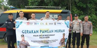 Kabidhumas Polda Kepri Gelar Jum’at Curhat dan Pangan Murah di Tanjung Uma