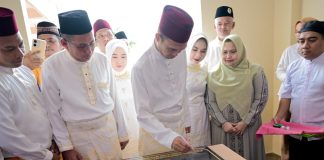 Bupati Bengkalis Dampingi Tuan Guru Ustadz Abdul Somad Resmikan Masjid Al Wahhab Zaitun di Desa Simpang Padang Bathin Solapan