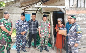 Pos TNI AL Midai Gelar Jumat Bersih dan Bagi Sembako, Wujud Kepedulian TNI untuk Warga Pulau Midai