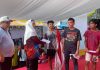 Serahkan Hadiah Panjat Pinang, Bupati Cen Sui Lan Janjikan HUT Natuna Tahun Depan Lebih Meriah