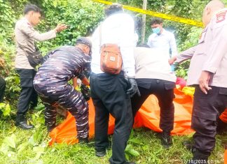 BREAKING NEWS: Warga Temukan Mayat di Pinggir Desa Tarempa Selatan