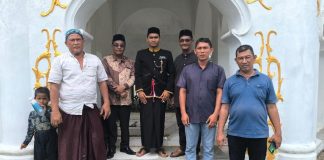 Dua Cicit Teuku Chik Ben Guci Dampingi Sultan Tuanku Raja Sayed Permadai Alhaq Kunjungi Situs Rumah Besi