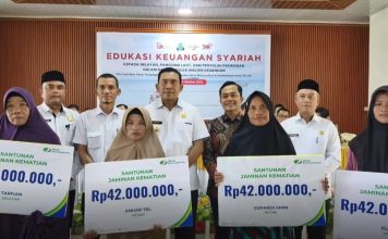 Bupati Simeulue dan OJK Aceh Serahkan Santunan Jaminan Kematian BPJS Ketenagakerjaan untuk Petani dan Nelayan