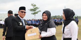 Wagub Kepri Nyanyang Haris Serahkan SK kepada 1.499 PPPK, Momentum Hari Pahlawan Jadi Semangat Pengabdian Baru