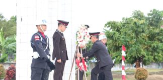 Polda Kepri Gelar Upacara Ziarah dan Tabur Bunga Peringati Hari Pahlawan Ke-80