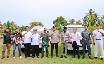 Bupati Al-Farlaky Beri Reward 15 ASN Tenaga Kesehatan Kabupaten Aceh Timur