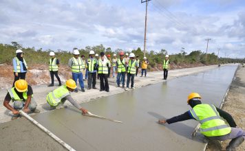 Janji Dipenuhi, Cen Sui Lan Bangun Jalan Rp 41 Miliar ke Kampung Segeram