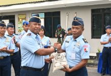 Beras Bantuan dari Danlanud RSA Natuna Perkuat Prajurit di Garda Terdepan NKRI