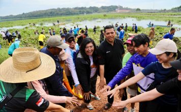 Jaga Kualitas Air, BP Batam bersama Masyarakat Gotong Royong Bersihkan Waduk