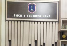 Peringatan Hari Guru Meriah, Kepala SMKN 1 Tanjungpinang Apresiasi Guru Berprestasi dan Dapatkan Dukungan Papan Bunga dari Berbagai Pihak