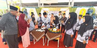 Korwil Pendidikan Bukit Batu Menjadi Pembina Apel HUT PGRI ke 80 dan HGN 2025