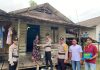 Polsek Pulau Laut Tebar Kepedulian Lewat Jumat Berkah, Bagikan 25 Paket Nasi Kotak kepada Warga Kurang Mampu