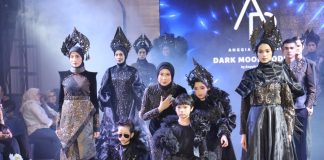 Para Kreator Berseliweran Di Bawah Sorotan Lampu yang Membias Halus di Lubuak Simato Convention Center