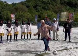 Mini Soccer U-13 Sasah Cup I Digelar, Maya Sari Disambut Hangat Warga Desa Sekanah