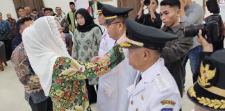 Lantik 59 Pejabat Natuna, Cen Sui Lan Tegaskan ASN Harus Bangga Melayani