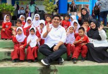 Pemkab Bintan Serahkan Seragam Sekolah Gratis, Bupati Roby Tegaskan Komitmen Pemerataan Pendidikan