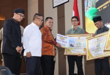 Gubernur Ansar Serahkan 10 Paket Umrah Apresiasi Penghargaan Program Gebyar Pajak Kepri 2025