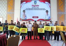 Gubernur Ansar Serahkan 21 Bantuan Hibah Intuk Masyarakat, Organisasi dan Rumah Ibadah di Tanjungpinang