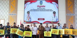 Gubernur Ansar Serahkan 21 Bantuan Hibah Intuk Masyarakat, Organisasi dan Rumah Ibadah di Tanjungpinang