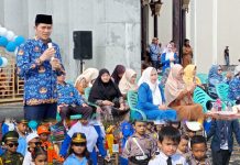 Penuh Warna, Pawai TK Warnai Peringatan Hari Guru Nasional di Natuna