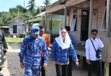 Danlanud Raden Sadjad Dampingi Bupati Natuna Tinjau Lokasi Banjir di Sebadai Hulu