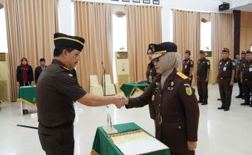 Kajati Kepri J. Devy Sudarso Lantik Wakajati Kepri Baru, Tekankan Pelaksanaan Amanah Penuh Rasa Tanggungjawab, komitmen dan Dedikasi yang Tinggi